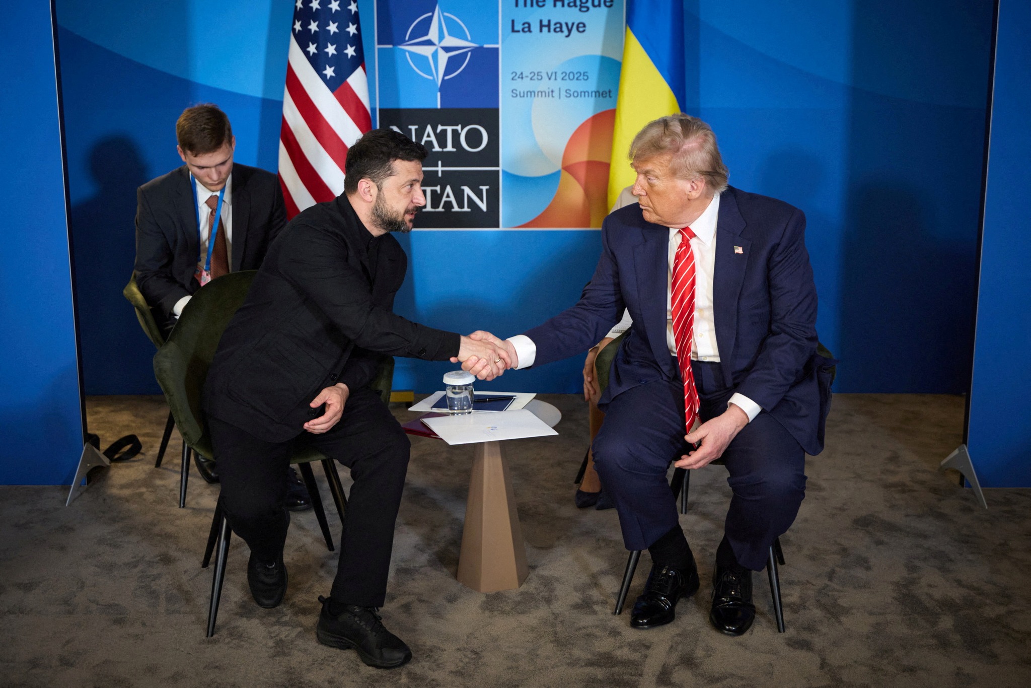 Perezida Donald Trump na Perezida Volodymyr Zelenskiy Bahuriye mu Nama ya NATO i La Haye