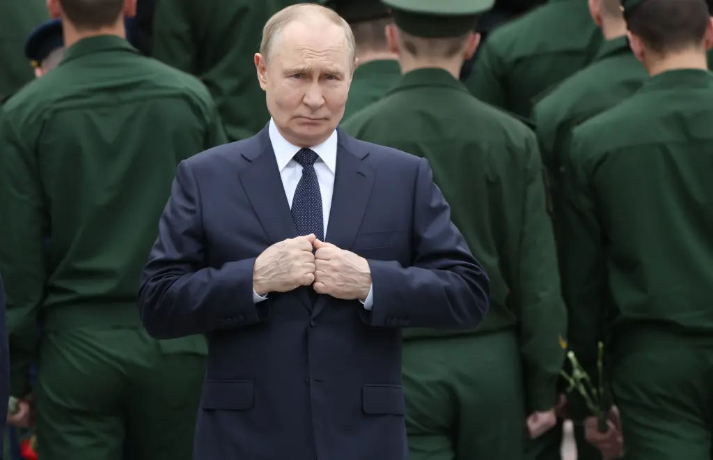 Kremlin Iraburira Isi: “Hari Ibihugu Byiteguye Guha Iran Intwaro za Kirimbuzi, Intambwe Ikomeye y’Intambara Yatangiye”